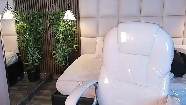 MelanieHillss online show from 03-31-26, 04:02