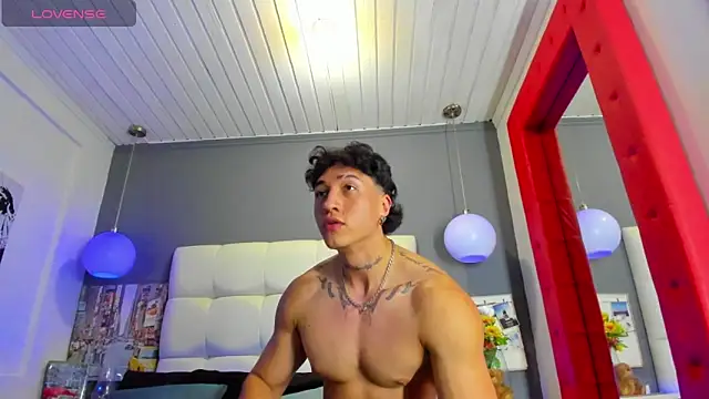 Snapshot of KaryBig3 chatting on 02-22-25, 04:40 KaryBig3 online show from 02-22-25, 04:40