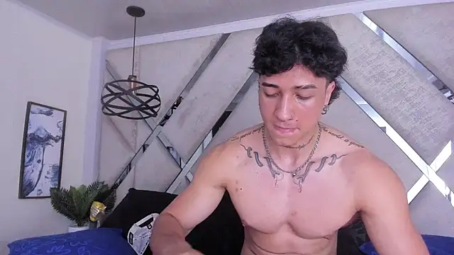 Snapshot of KaryBig3 chatting on 02-23-25, 08:06 KaryBig3 online show from 02-23-25, 08:06