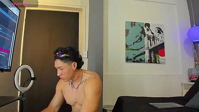 Snapshot of KaryBig3 chatting on 02-23-25, 09:16 KaryBig3 online show from 02-23-25, 09:16