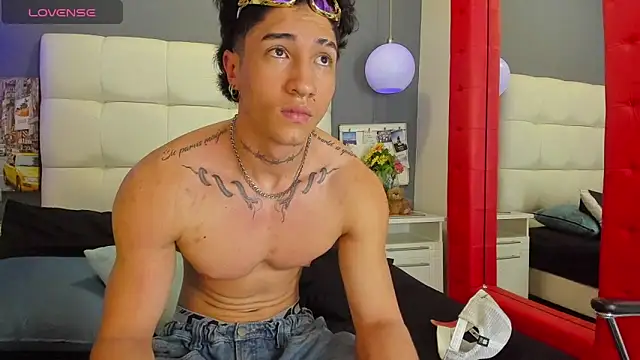 Snapshot of KaryBig3 chatting on 02-24-25, 12:52 KaryBig3 online show from 02-24-25, 12:52