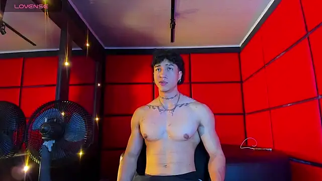 Snapshot of KaryBig3 chatting on 02-26-25, 04:47 KaryBig3 online show from 02-26-25, 04:47