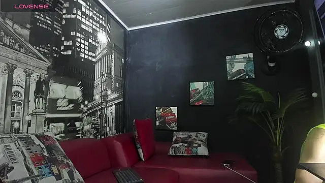 Snapshot of KaryBig3 chatting on 03-06-25, 04:52 KaryBig3 online show from 03-06-25, 04:52