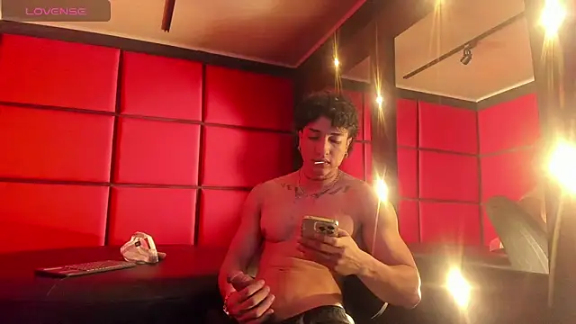 Snapshot of KaryBig3 chatting on 03-07-25, 04:13 KaryBig3 online show from 03-07-25, 04:13