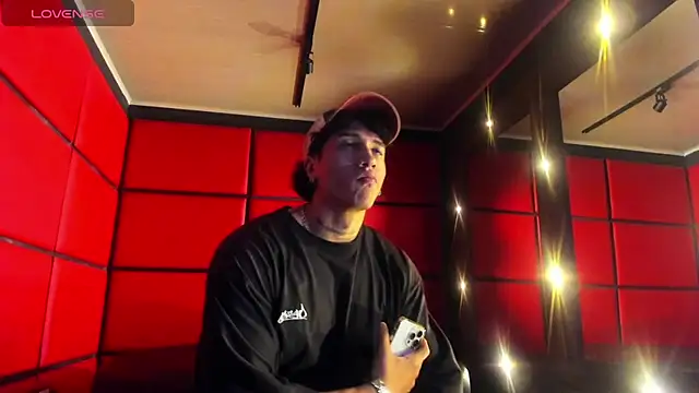 Snapshot of KaryBig3 chatting on 03-07-25, 07:19 KaryBig3 online show from 03-07-25, 07:19