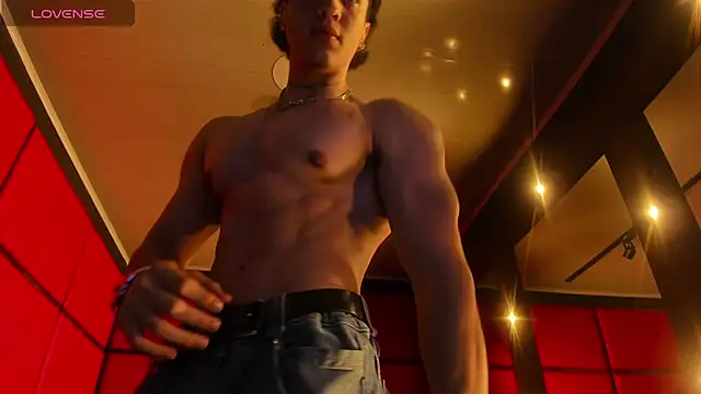 Snapshot of KaryBig3 chatting on 03-08-25, 04:23 KaryBig3 online show from 03-08-25, 04:23