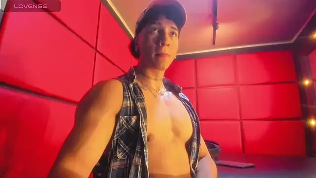 Snapshot of KaryBig3 chatting on 03-09-25, 04:49 KaryBig3 online show from 03-09-25, 04:49