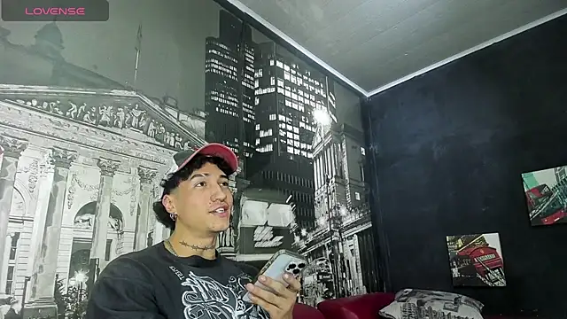 Snapshot of KaryBig3 chatting on 03-12-25, 04:19 KaryBig3 online show from 03-12-25, 04:19