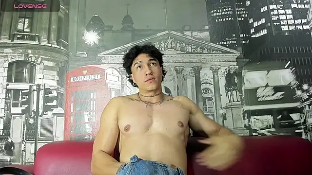 Snapshot of KaryBig3 chatting on 03-12-25, 07:35 KaryBig3 online show from 03-12-25, 07:35