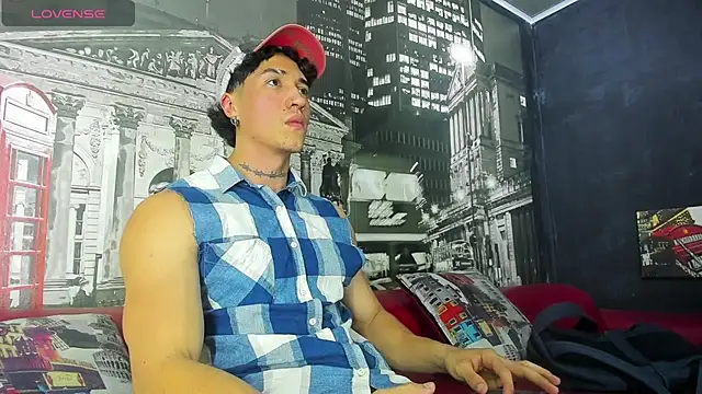 Snapshot of KaryBig3 chatting on 03-13-25, 04:27 KaryBig3 online show from 03-13-25, 04:27