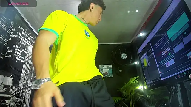 Snapshot of KaryBig3 chatting on 03-14-25, 04:21 KaryBig3 online show from 03-14-25, 04:21