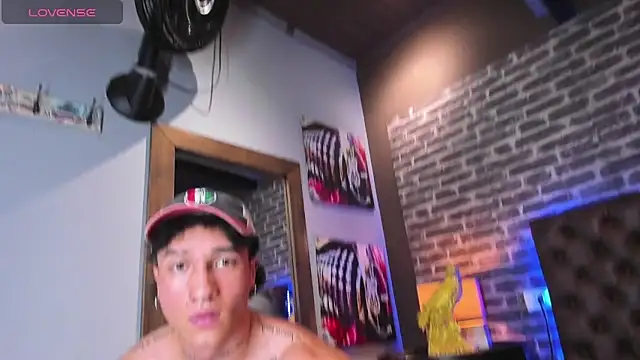 Snapshot of KaryBig3 chatting on 03-16-25, 04:52 KaryBig3 online show from 03-16-25, 04:52