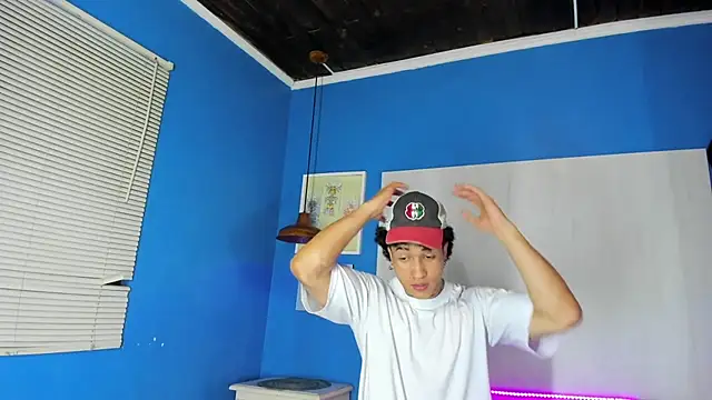 Snapshot of KaryBig3 chatting on 03-18-25, 08:03 KaryBig3 online show from 03-18-25, 08:03