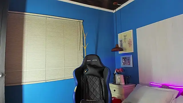 Snapshot of KaryBig3 chatting on 03-21-25, 07:22 KaryBig3 online show from 03-21-25, 07:22