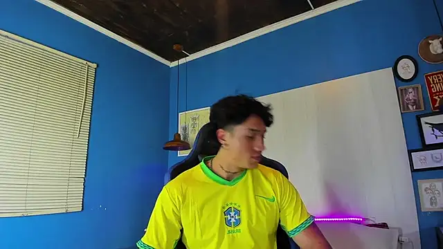 Snapshot of KaryBig3 chatting on 03-22-25, 04:14 KaryBig3 online show from 03-22-25, 04:14