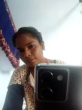 Snapshot of MEENA_ROY chatting on 02-14-25, 07:49 MEENA ROY online show from 02-14-25, 07:49