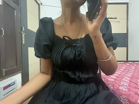 Snapshot of aliya_bhatt chatting on 10-10-25, 03:33 aliya bhatt online show from 10-10-25, 03:33