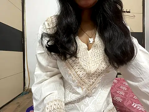 Snapshot of aliya_bhatt chatting on 10-22-25, 04:07 aliya bhatt online show from 10-22-25, 04:07