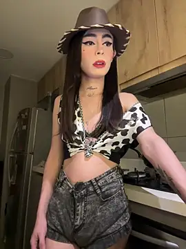 Snapshot of candycami19 chatting on 03-21-25, 07:44 candycami19 online show from 03-21-25, 07:44