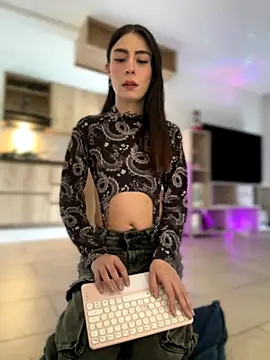 Snapshot of candycami19 chatting on 10-07-25, 01:41 candycami19 online show from 10-07-25, 01:41