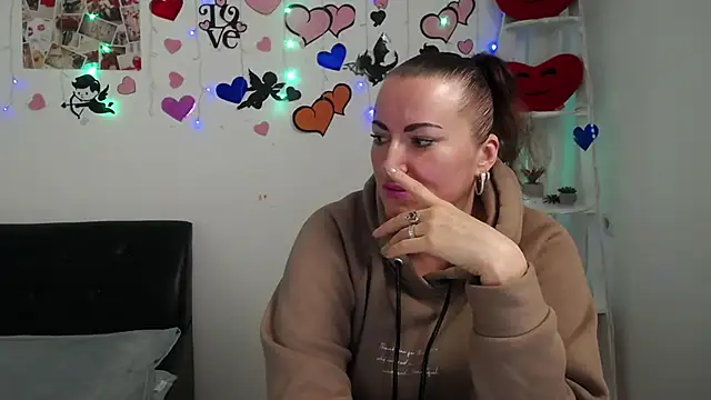 DianaMGG online show from 02-28-25, 09:04