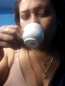 hotyishaa online show from 02-15-25, 07:39