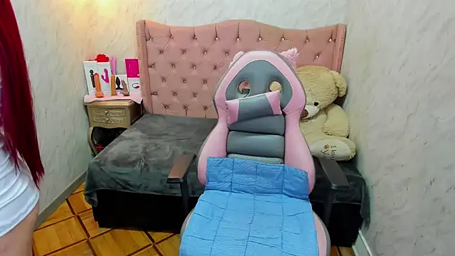 Lianngrace online show from 10-31-25, 01:45