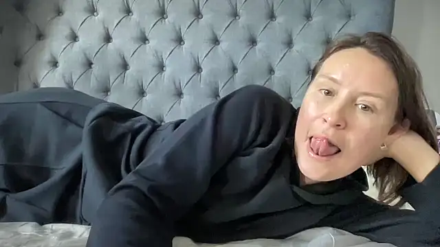 Snapshot of eatmypie69 chatting on 09-30-25, 09:25 eatmypie69 online show from 09-30-25, 09:25