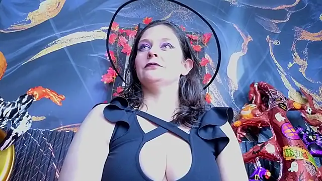 AmandaKovich online show from 10-30-25, 07:36