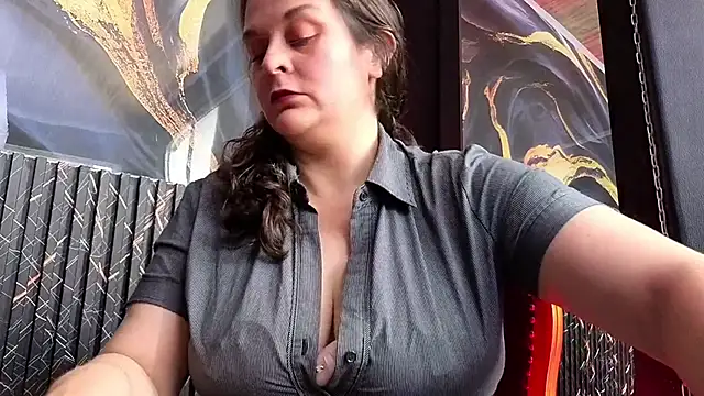 AmandaKovich online show from 05-11-26, 07:22