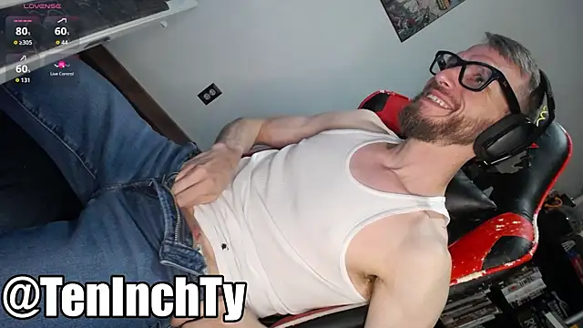 Snapshot of teninchty chatting on 05-12-26, 03:31 teninchty online show from 05-12-26, 03:31
