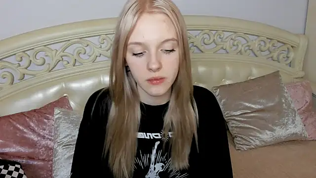 EdlaHewell online show from 02-14-25, 11:42