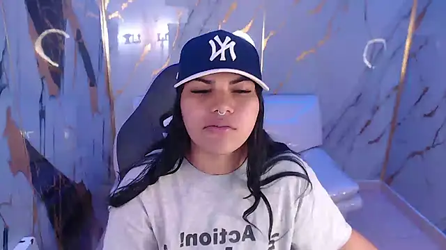 Snapshot of melany_rouse18 chatting on 09-15-25, 01:22 melany rouse18 online show from 09-15-25, 01:22