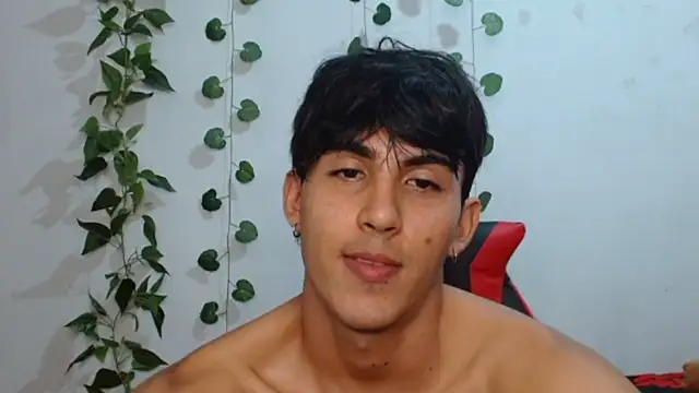 Snapshot of neithanzynxx chatting on 02-25-25, 08:19 neithanzynxx online show from 02-25-25, 08:19