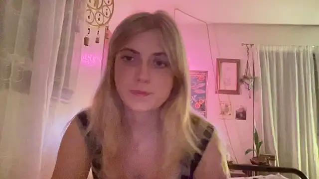 Snapshot of sinfulblonde1 chatting on 02-17-25, 07:26 sinfulblonde1 online show from 02-17-25, 07:26