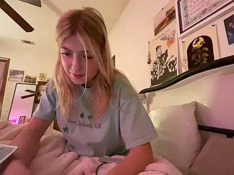 Snapshot of sinfulblonde1 chatting on 02-19-25, 02:23 sinfulblonde1 online show from 02-19-25, 02:23