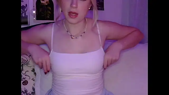 Snapshot of sinfulblonde1 chatting on 03-04-25, 07:08 sinfulblonde1 online show from 03-04-25, 07:08