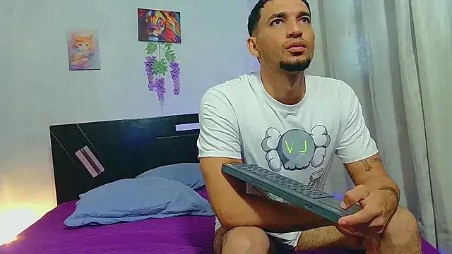 Snapshot of Reina_paola chatting on 10-28-25, 02:20 Reina paola online show from 10-28-25, 02:20