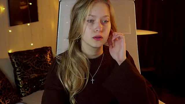 Snapshot of EveMundie chatting on 06-03-26, 09:45 EveMundie online show from 06-03-26, 09:45