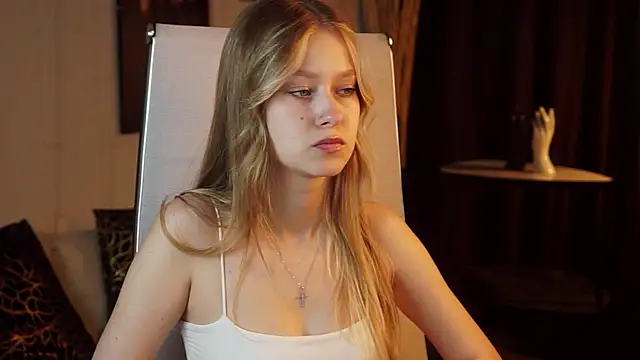 Snapshot of EveMundie chatting on 06-16-26, 12:19 EveMundie online show from 06-16-26, 12:19