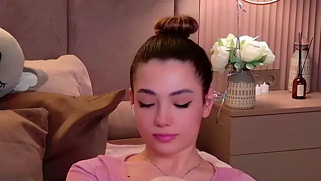 Snapshot of Alice_Deleon chatting on 02-17-25, 02:53 Alice Deleon online show from 02-17-25, 02:53