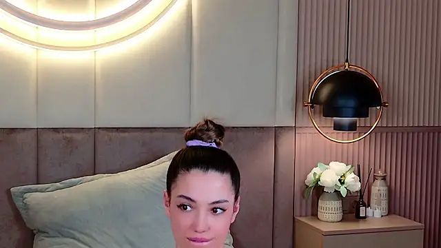 Snapshot of Alice_Deleon chatting on 02-20-25, 12:41 Alice Deleon online show from 02-20-25, 12:41