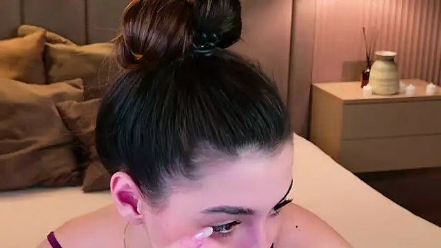 Snapshot of Alice_Deleon chatting on 11-06-25, 10:38 Alice Deleon online show from 11-06-25, 10:38