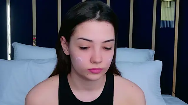 Snapshot of Alice_Deleon chatting on 12-18-25, 10:54 Alice Deleon online show from 12-18-25, 10:54