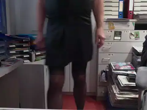 HMStraps01 online show from 11-06-25, 02:29