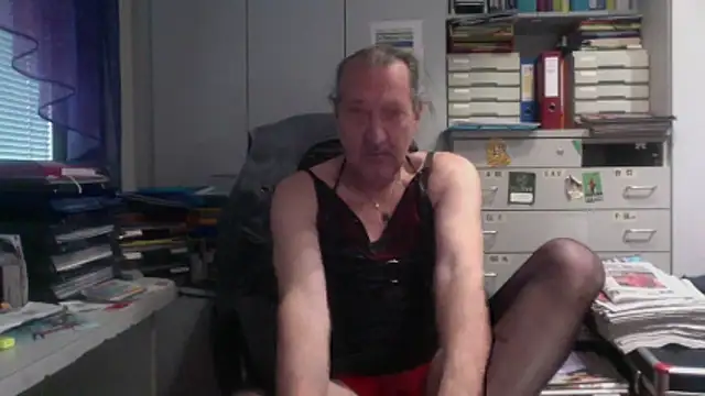 HMStraps01 online show from 12-21-25, 12:23