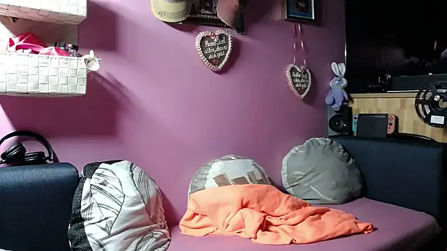 sexymelli18 online show from 04-21-26, 06:23