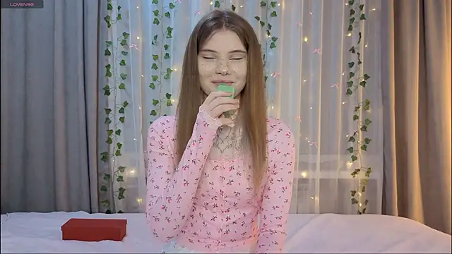 CarolinePepper online show from 02-26-26, 02:16