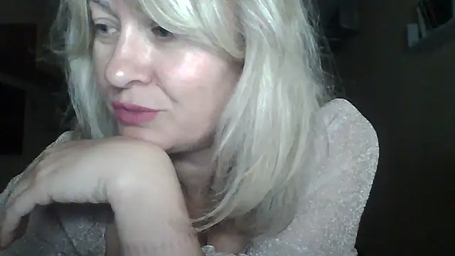 Snapshot of Mary888x chatting on 09-20-25, 05:47 Mary888x online show from 09-20-25, 05:47