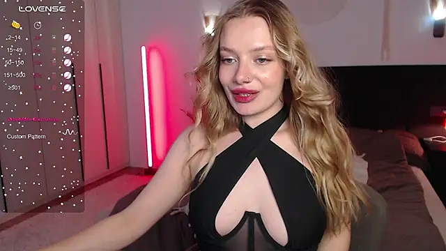 LunaticaBae online show from 03-04-25, 03:55